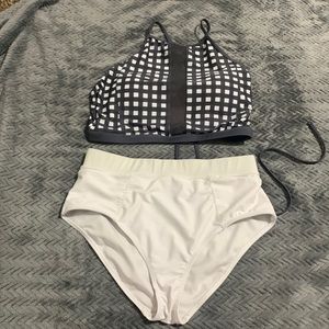 Grey white checkered high neck whit bottoms with pockets tie back